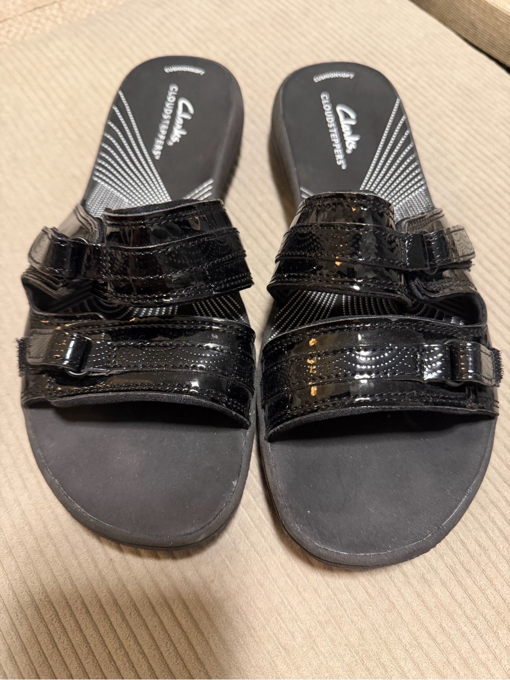 Clarks Women's Black Patent Slide Sandals with Adjustable Straps 8 - Picture 2 of 6